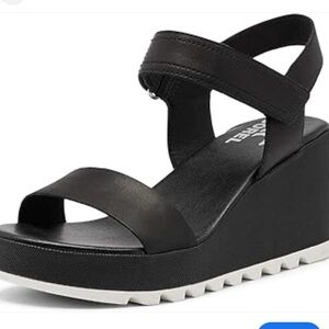 Sorel wedge sandals size 9 ankle strap black and white